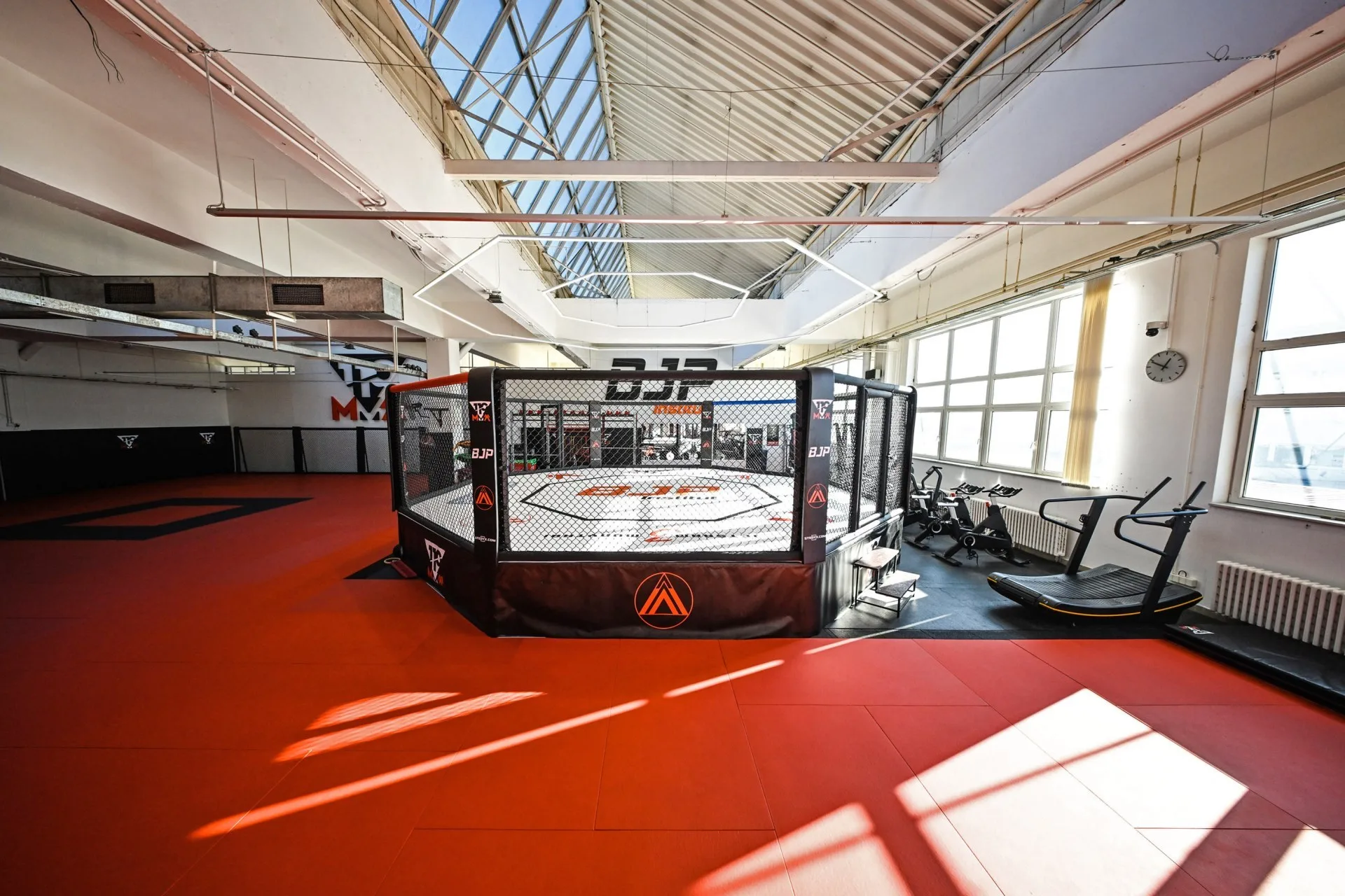 Tréninková hala s klecí — 119 MMA